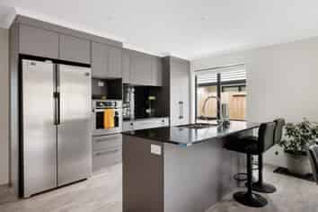 81 Pakanga Grove, Pyes Pa