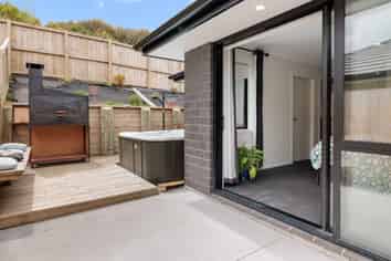 81 Pakanga Grove, Pyes Pa