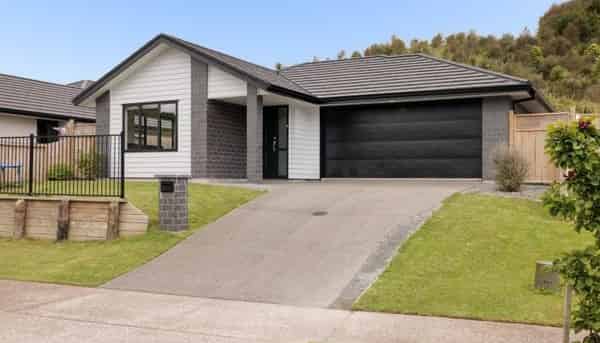 81 Pakanga Grove, Pyes Pa