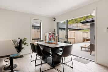 81 Pakanga Grove, Pyes Pa