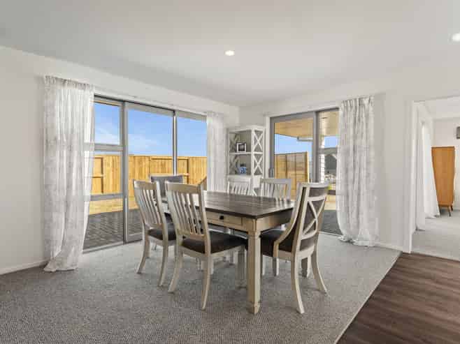 16 Makomako Crescent, Wharewaka