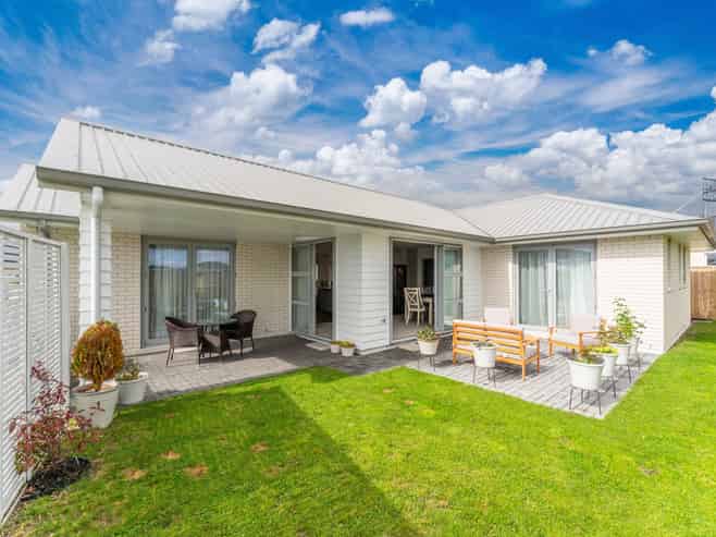 16 Makomako Crescent, Wharewaka