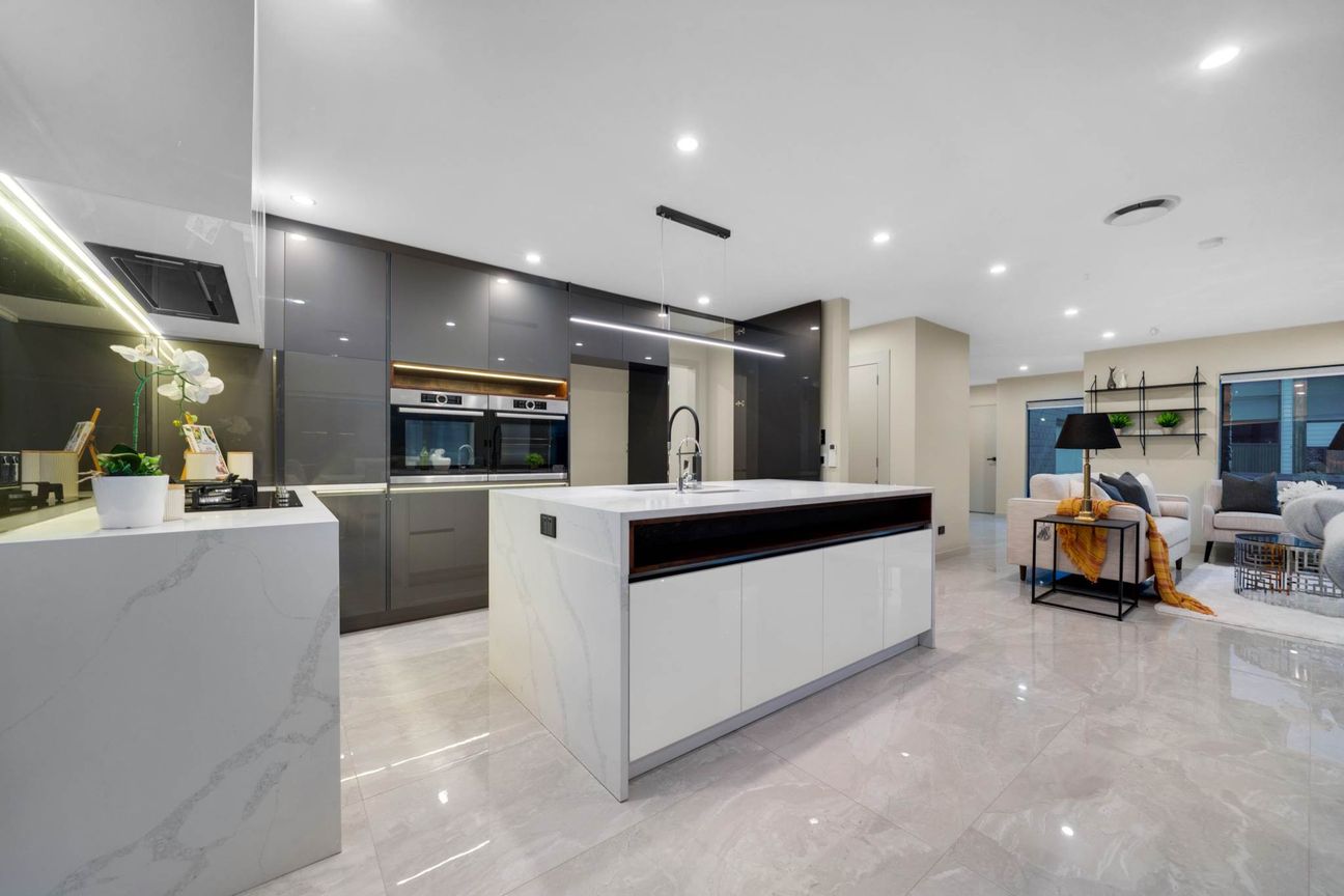 Luxury Living + Home & Income - Vista 6