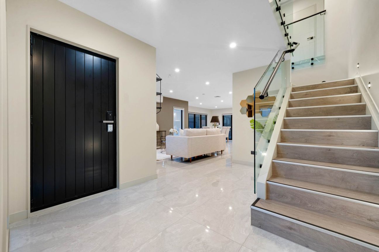 Luxury Living + Home & Income - Vista 3