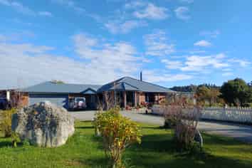 17 Gold Nugget Road, Marsden