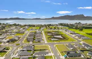 4 Te Taniwha Road, One Tree Point