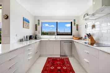 4 Te Taniwha Road, One Tree Point