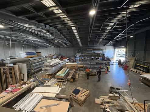High-Stud warehouse with dual access & amenities