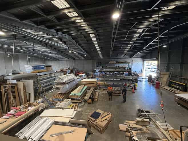 High-Stud warehouse with dual access & amenities