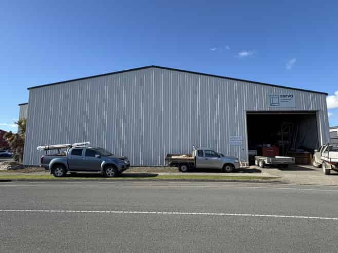 High-Stud warehouse with dual access & amenities