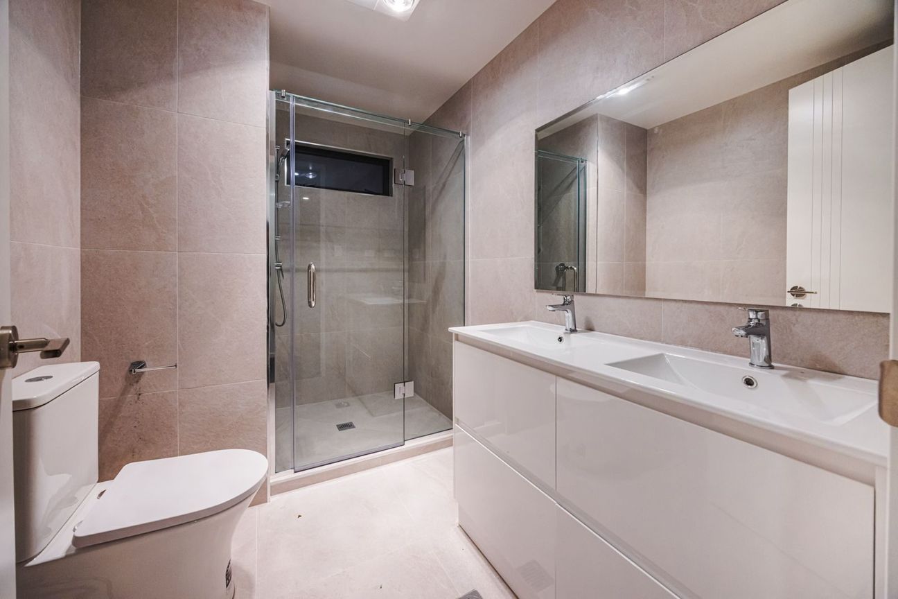 Modern Easy Living in a Highly Convenient Location - Widok 4