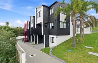 4/19 Trias Road, Totara Vale