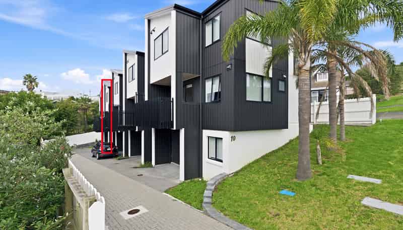 4/19 Trias Road, Totara Vale