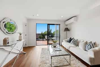 2/19 Trias Road, Totara Vale