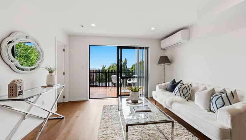 2/19 Trias Road, Totara Vale