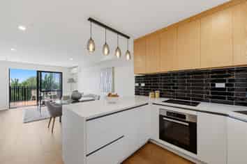 2/19 Trias Road, Totara Vale