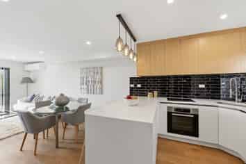 2/19 Trias Road, Totara Vale