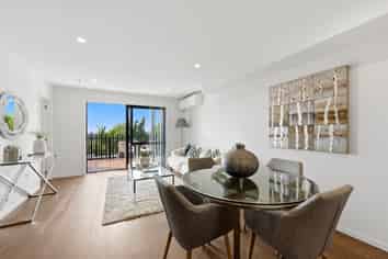 2/19 Trias Road, Totara Vale