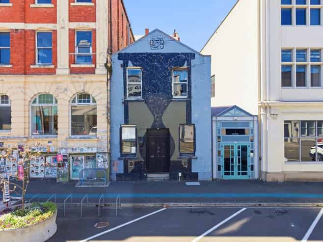 Iconic Drews Avenue opportunity