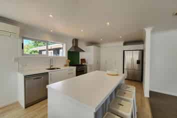 8 Hussey Street, Oakura