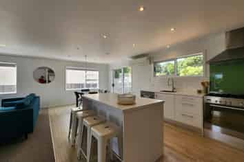 8 Hussey Street, Oakura