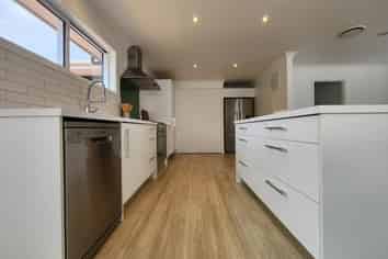 8 Hussey Street, Oakura