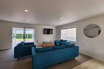 8 Hussey Street, Oakura