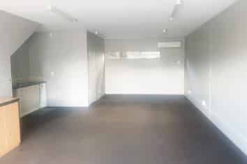 Tidy Ground Floor Office | 72 m2