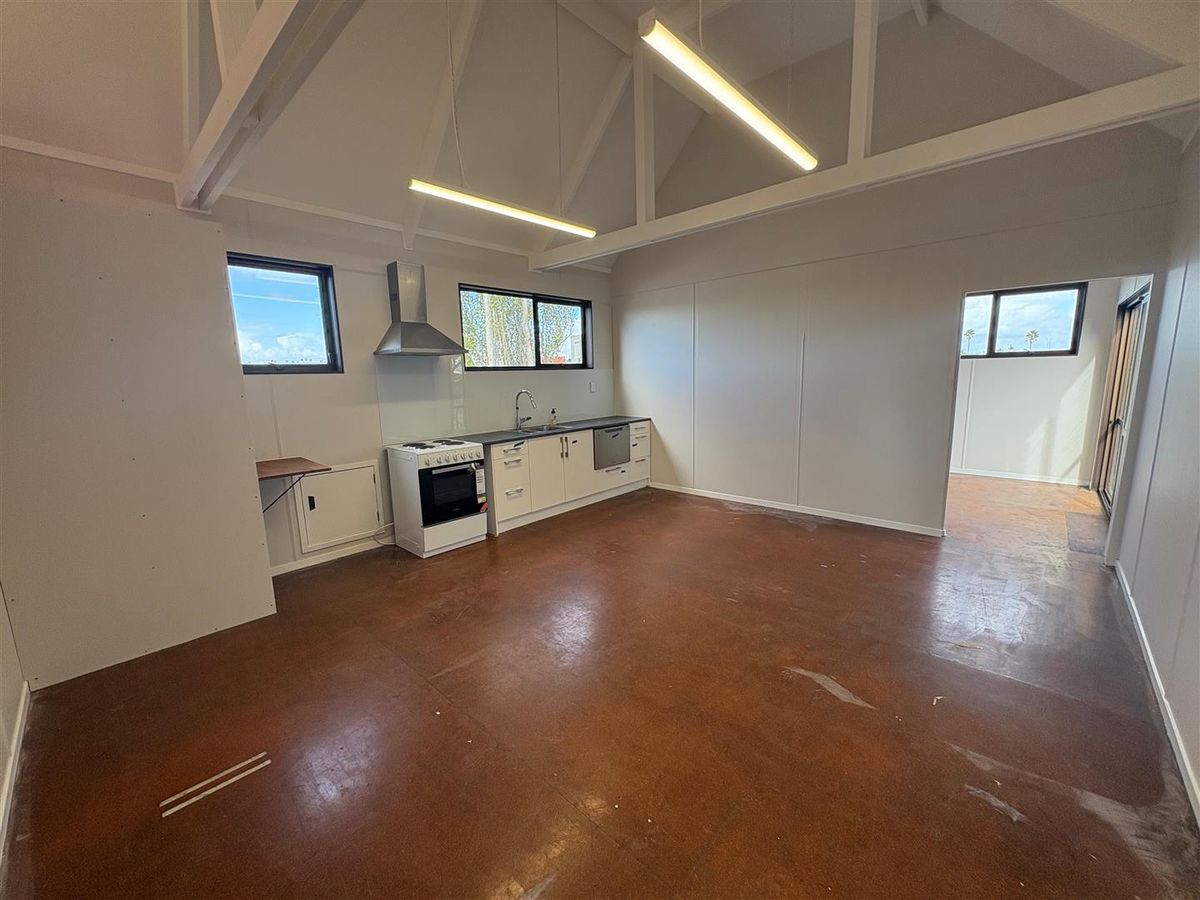 Savills |  Sealed Yard with Workshop - Więcej