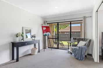 6 West Fairway, Golflands