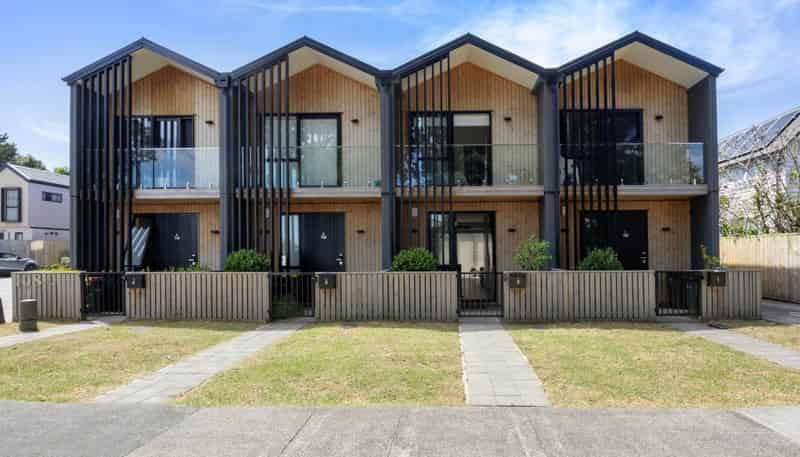 2/108 Beach Road, Te Atatu Peninsula