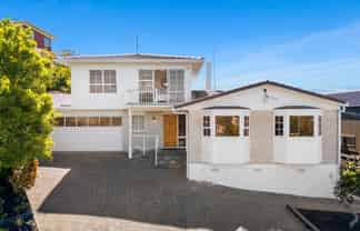 16 Eastcliffe Road, Castor Bay