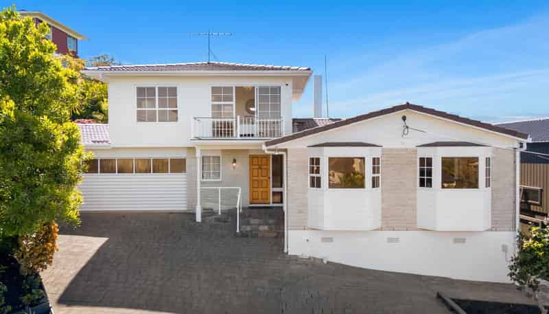 16 Eastcliffe Road, Castor Bay