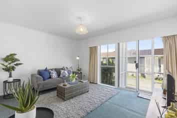 2/14 Jillett Street, Titahi Bay