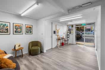 Inner City - 6.5% yield new 6 year lease