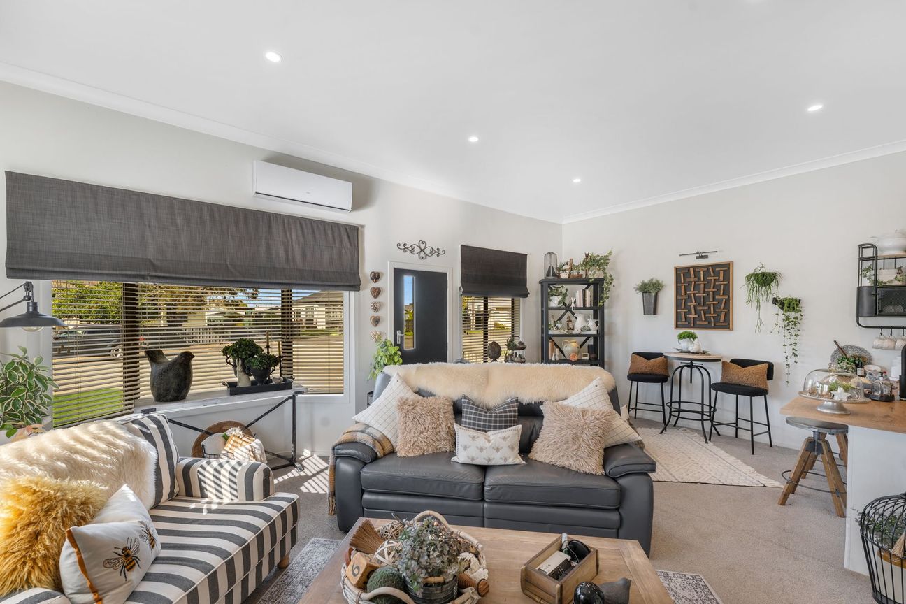 Warm, Modern & Move-In Ready! - Ansicht 5