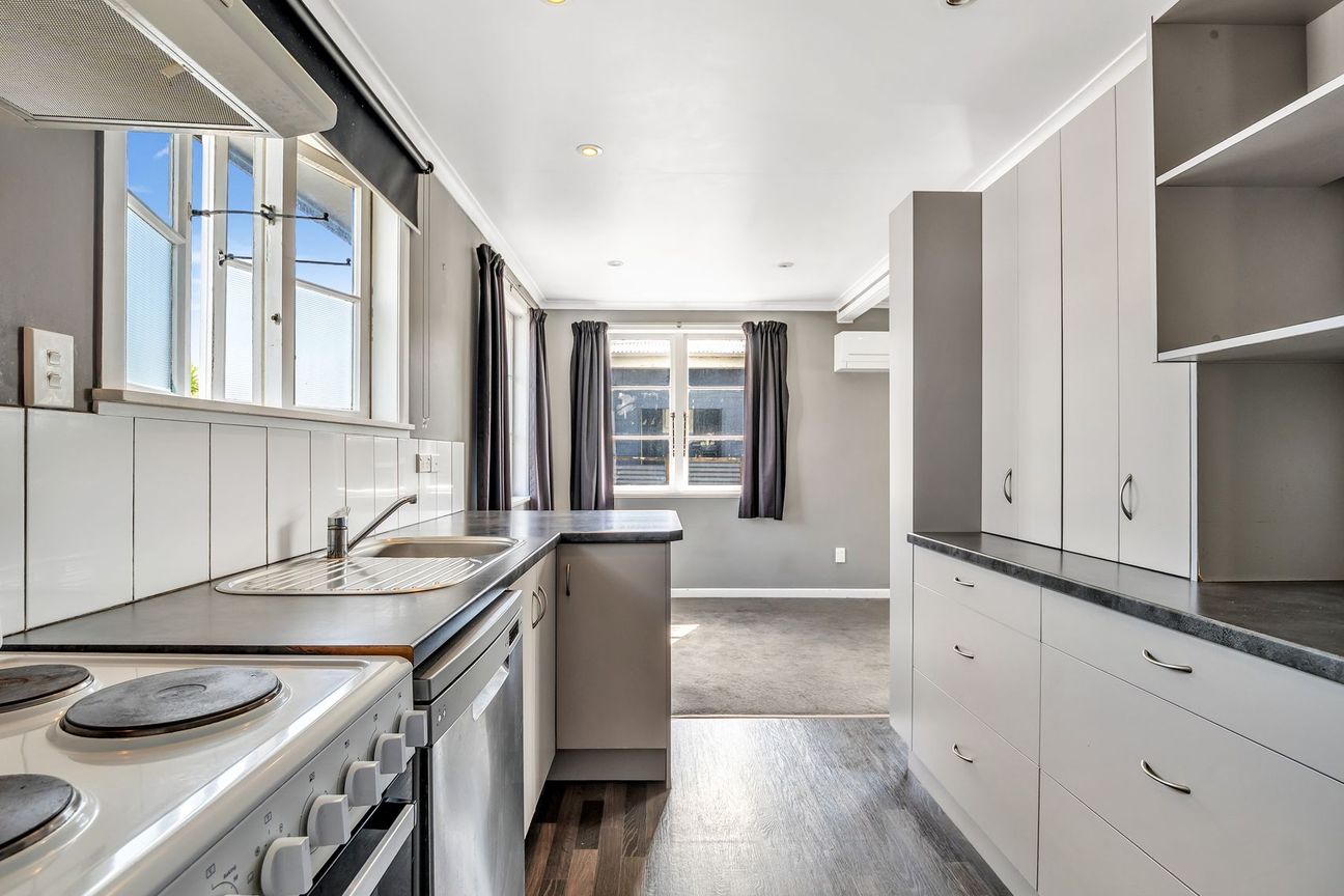 Deckside Living on Caledonia Road - Altro