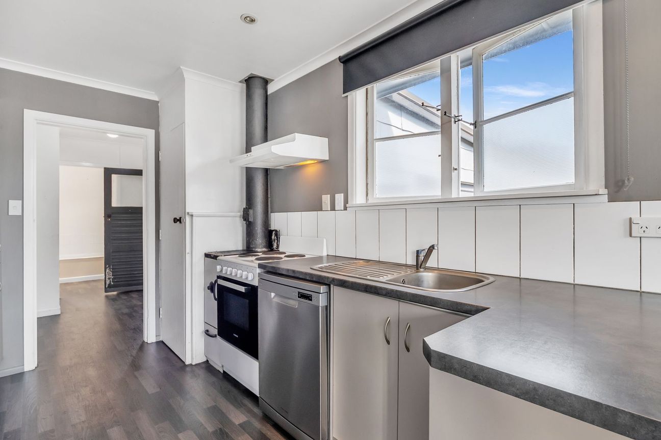 Deckside Living on Caledonia Road - Vista 5