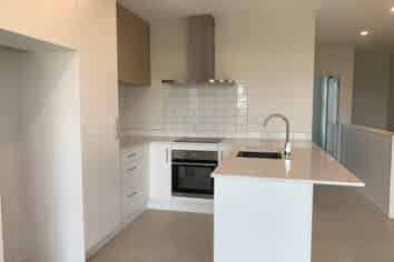 10/18 PARAONE CRESCENT "WAIATA SHORES", Takanini