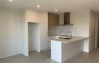 10/18 PARAONE CRESCENT "WAIATA SHORES", Takanini