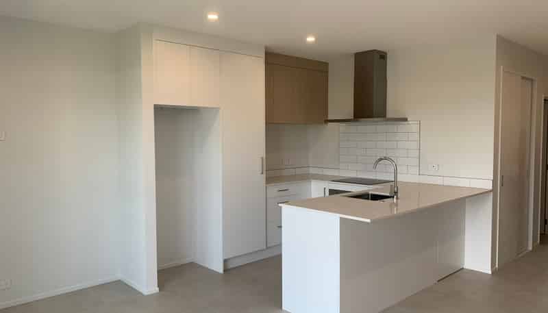 10/18 PARAONE CRESCENT "WAIATA SHORES", Takanini