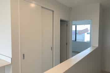 10/18 PARAONE CRESCENT "WAIATA SHORES", Takanini