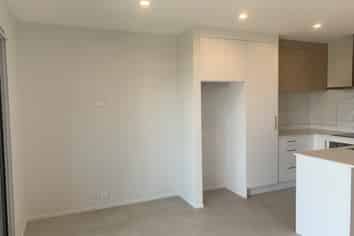 10/18 PARAONE CRESCENT "WAIATA SHORES", Takanini