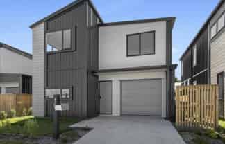 82 Jacks Landing Drive, Hamilton Lake