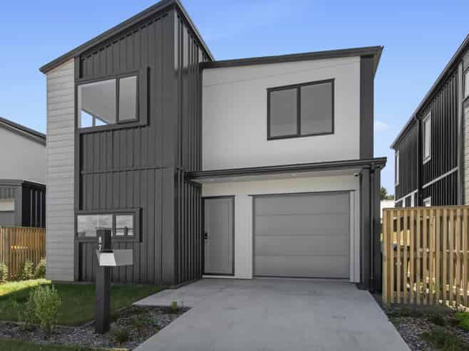 82 Jacks Landing Drive, Hamilton Lake