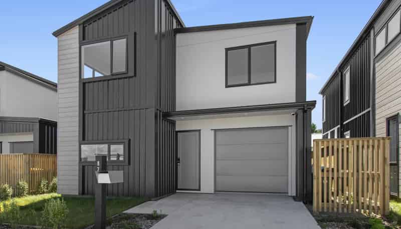 82 Jacks Landing Drive, Hamilton Lake