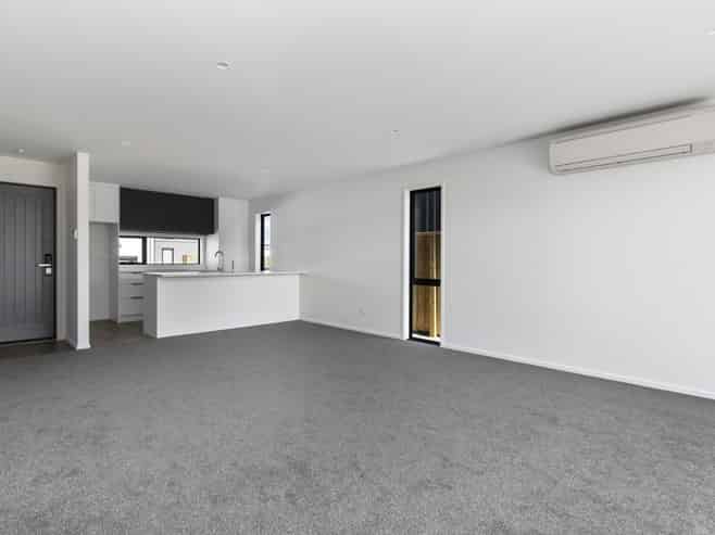 82 Jacks Landing Drive, Hamilton Lake