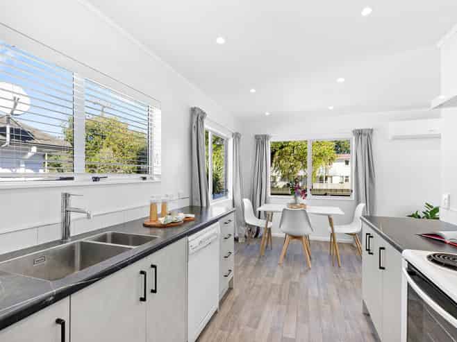 26 Harrison Crescent, Avalon