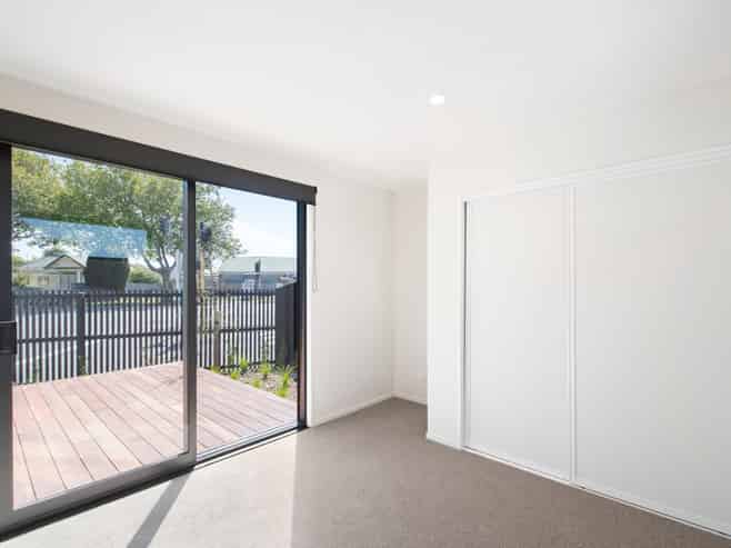2/590 Gloucester Street, Linwood
