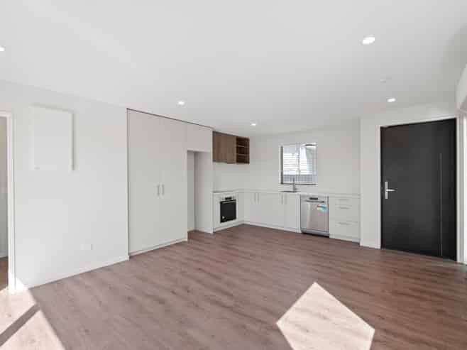 2/590 Gloucester Street, Linwood